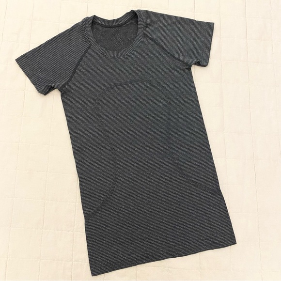 Lululemon Swiftly Tech tee - Picture 2 of 5